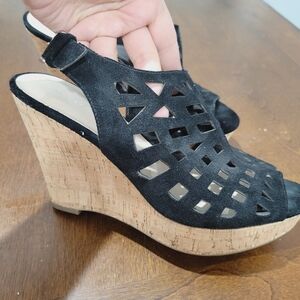 Franco Sarto Sassy Platform Wedges Women’s Sz 8.5M Tan Beige Suede Laser Cut Geo